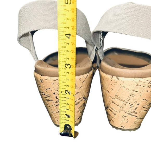 Skechers New Women’s Beverlee-Timeless Touch Wedge Sandal – Size 11 - Picture 9 of 12